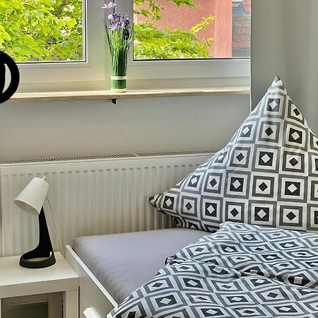 Nujen- Hotel Und Apartment Stuttgart Zuffenhausen Екстериор снимка