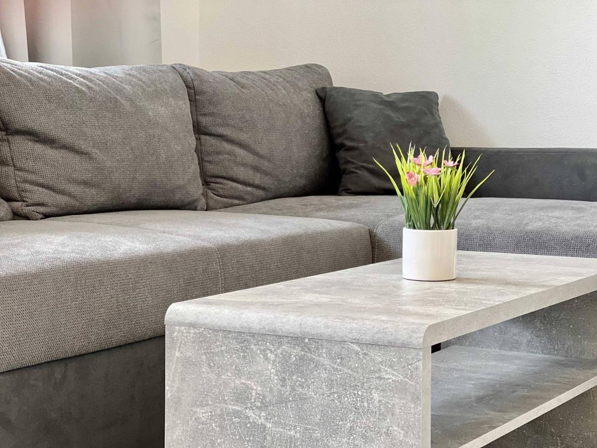 Nujen- Hotel Und Apartment Stuttgart Zuffenhausen Екстериор снимка