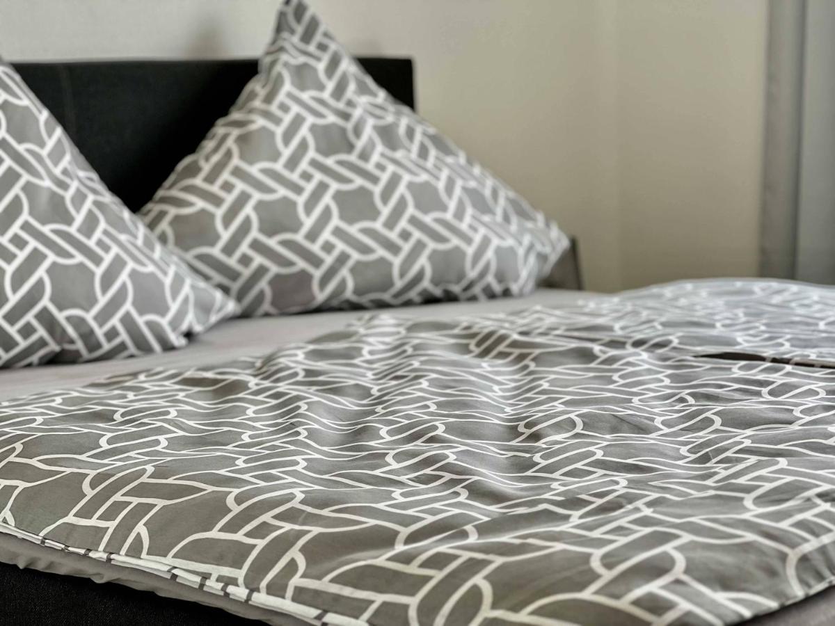 Nujen- Hotel Und Apartment Stuttgart Zuffenhausen Екстериор снимка