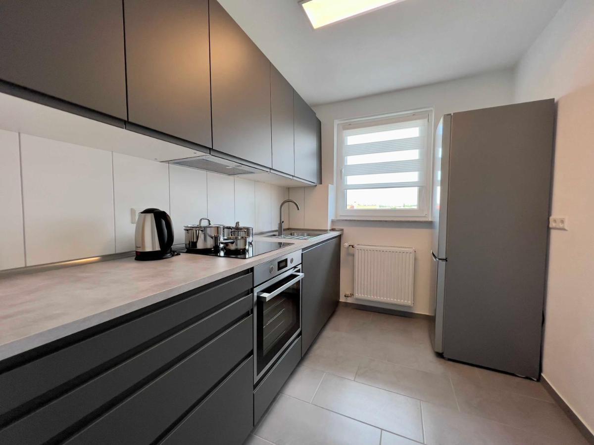 Nujen- Hotel Und Apartment Stuttgart Zuffenhausen Екстериор снимка
