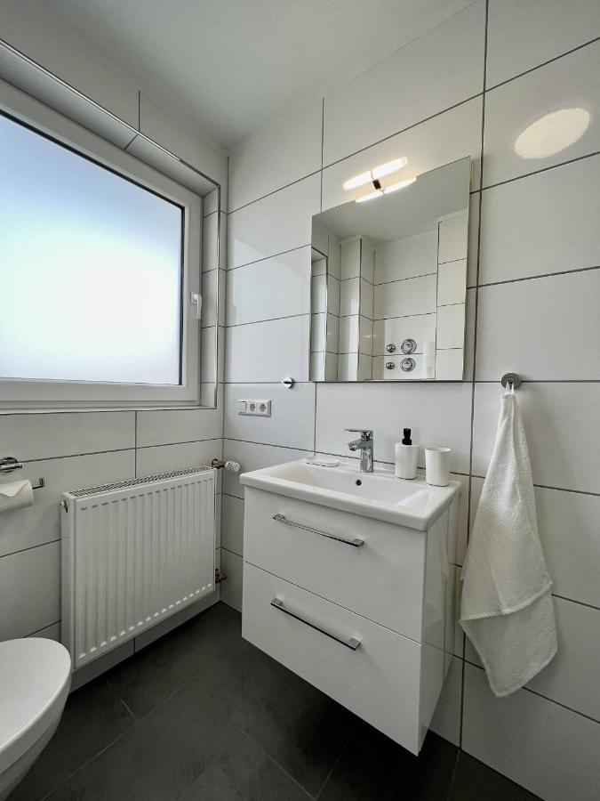 Nujen- Hotel Und Apartment Stuttgart Zuffenhausen Екстериор снимка