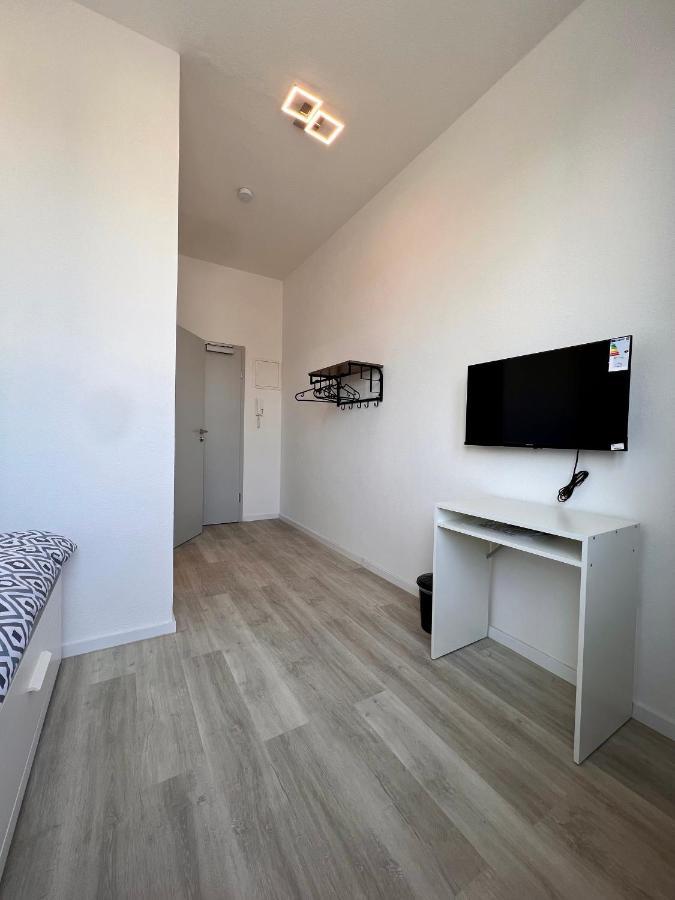 Nujen- Hotel Und Apartment Stuttgart Zuffenhausen Екстериор снимка