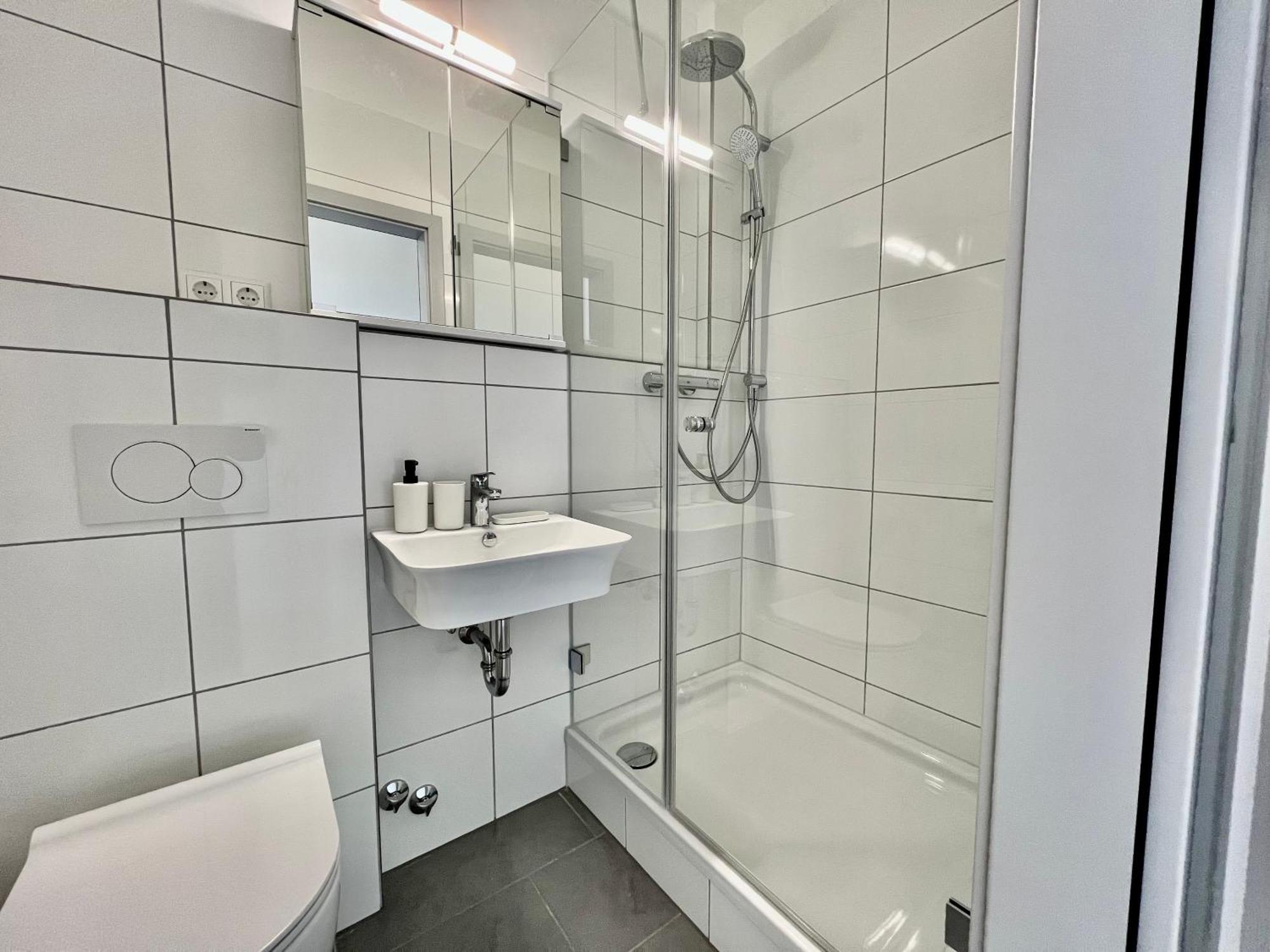 Nujen- Hotel Und Apartment Stuttgart Zuffenhausen Екстериор снимка