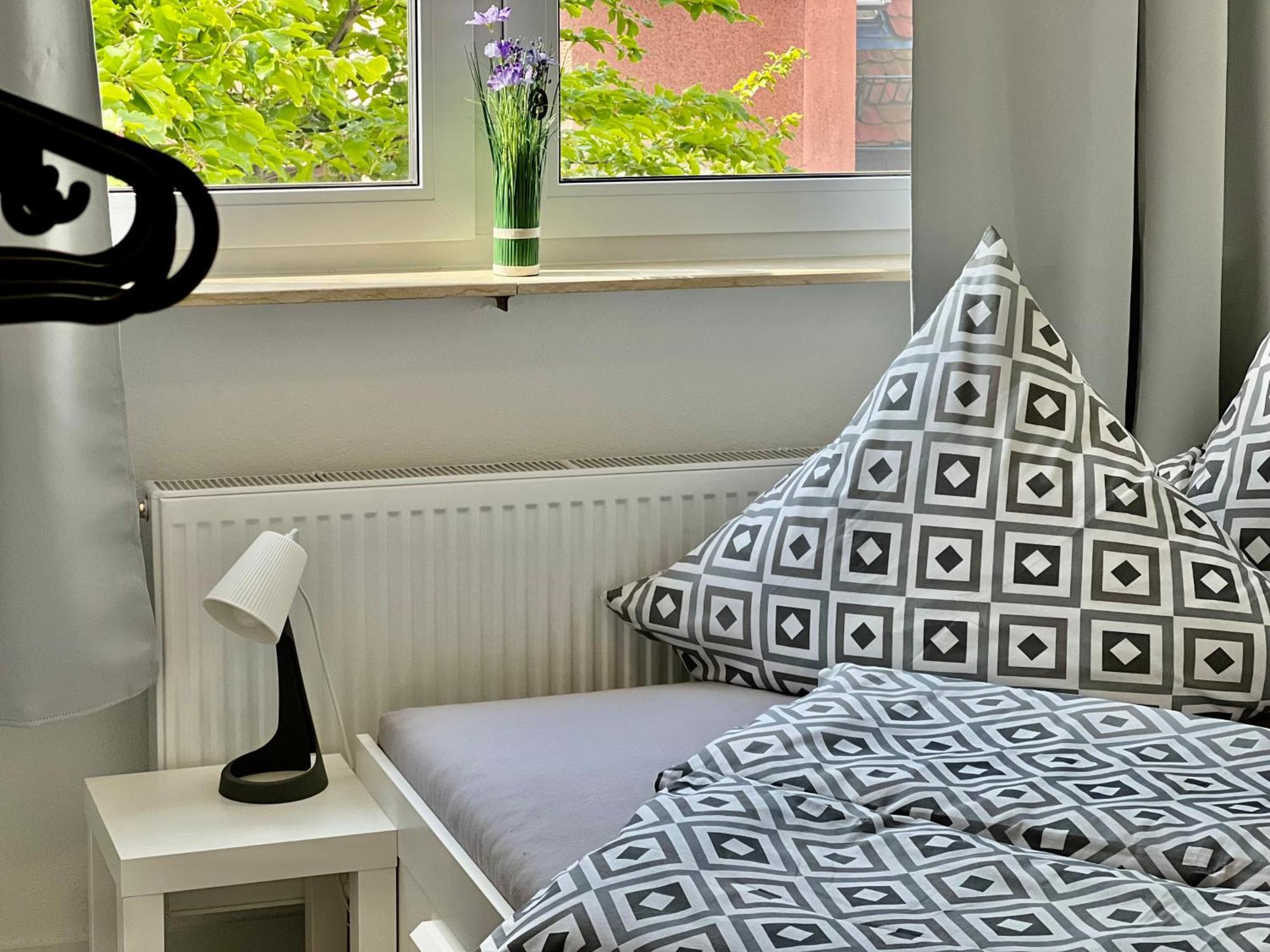 Nujen- Hotel Und Apartment Stuttgart Zuffenhausen Екстериор снимка